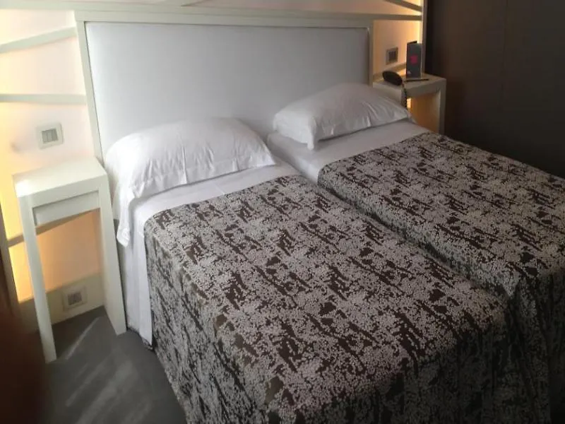 Moderno Hotel Roma 4*, Rome Italy
