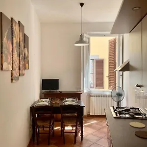 Nice & Roomy Behind The Uffizi Museum Apartment Florence